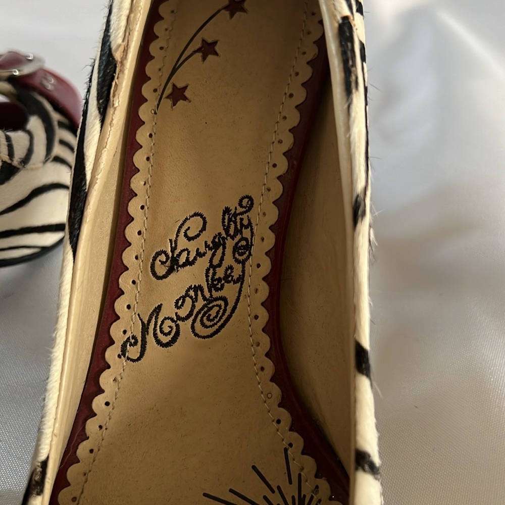 Naughty Monkey white and black zebra peep toe heels pumps with red patent Sz 8.5 - Picture 7 of 7